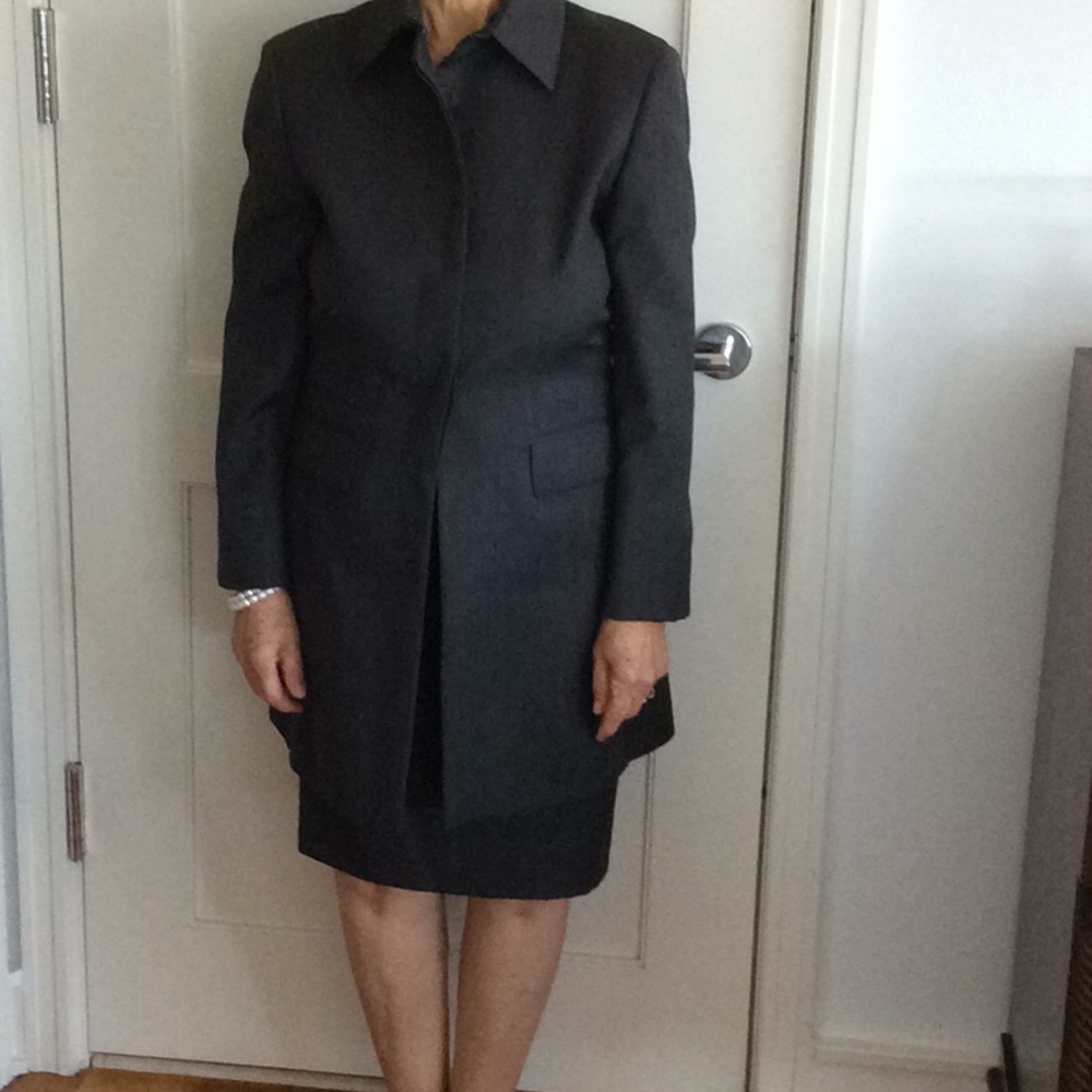 Skirt suit